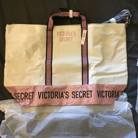 NEW Victoria Secret WEEKENDER BAG - Picture 1 of 2